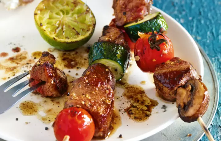 Шашлык из мяса с овощами